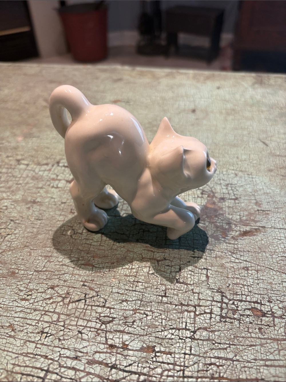 Vintage White Ceramic Cat Figurine Amber Eyes Stretching Arched Back - Picture 3 of 6